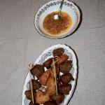 Assortiment beignet et accras avec sauce piment